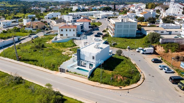 Image No.10-4 Bed House for sale