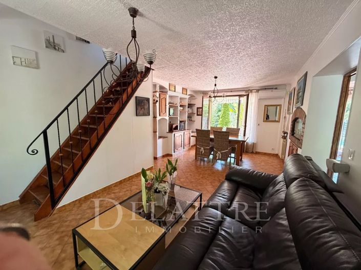 Image No.8-4 Bed House for sale