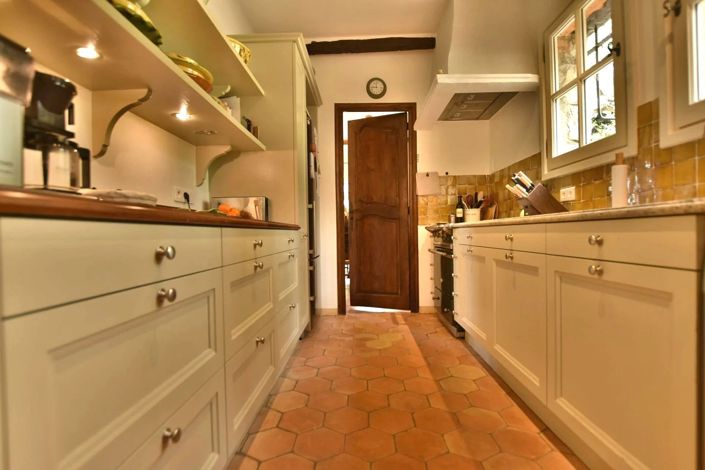 Image No.10-4 Bed House for sale