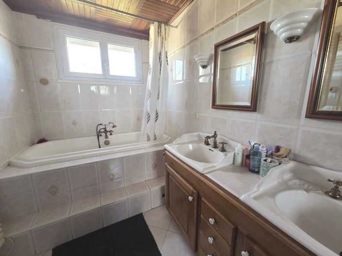 Image No.10-4 Bed House for sale