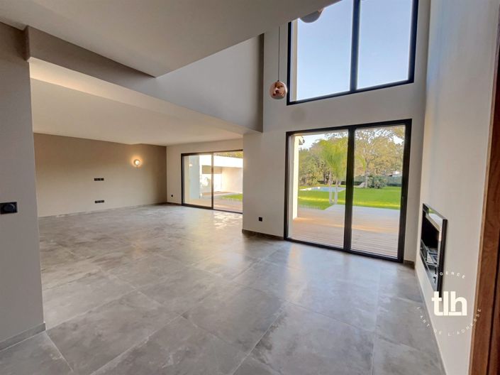 Image No.14-5 Bed Property for sale