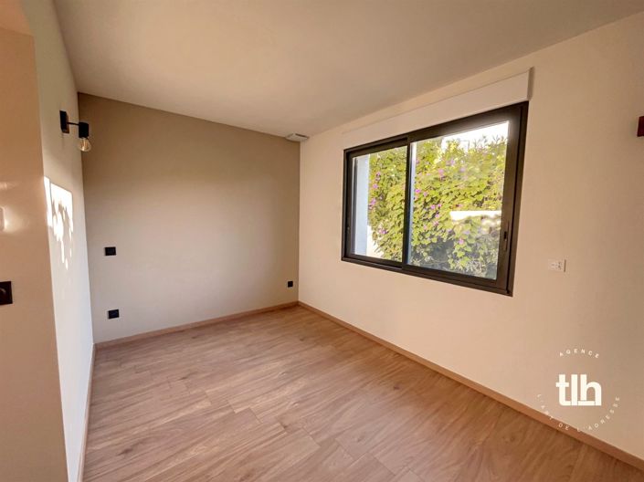 Image No.5-5 Bed Property for sale