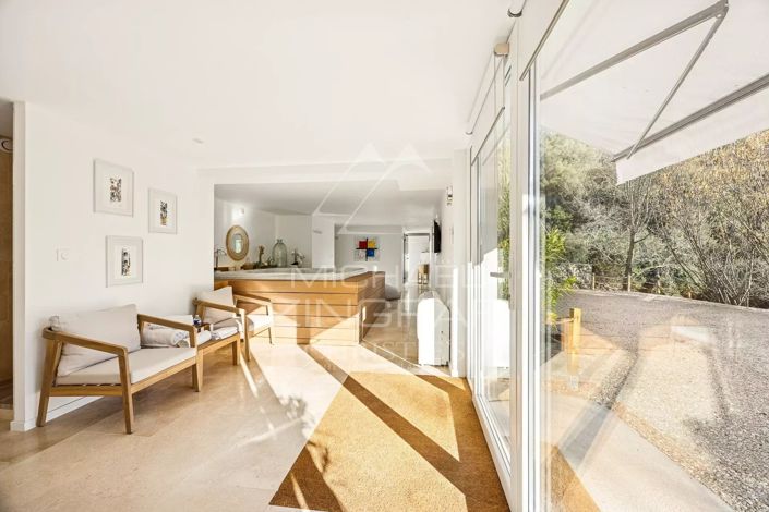 Image No.10-8 Bed House for sale