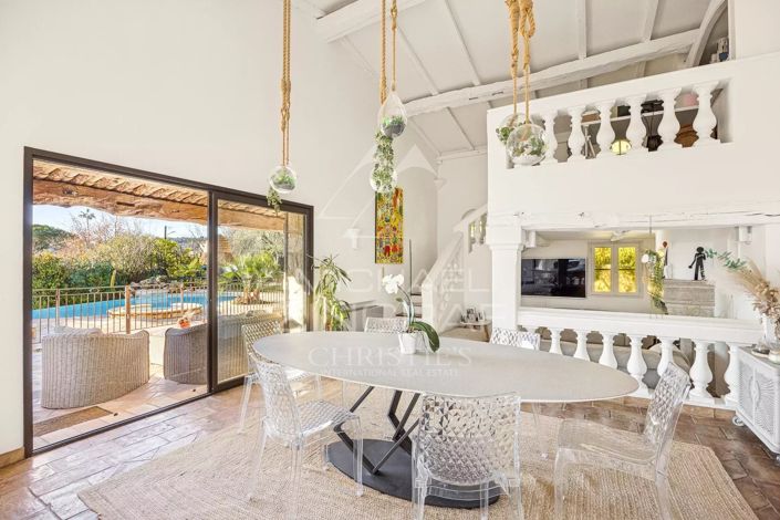 Image No.5-8 Bed House for sale