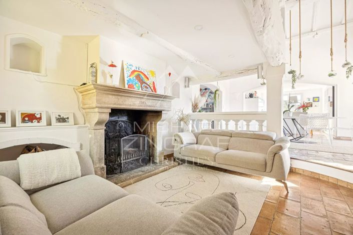 Image No.6-8 Bed House for sale