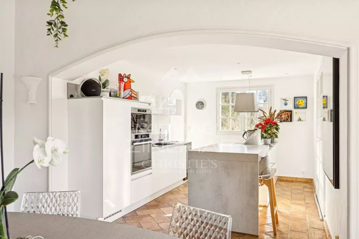 Image No.7-8 Bed House for sale