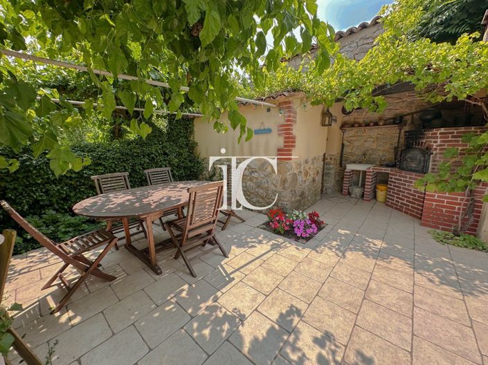 Image No.17-6 Bed House for sale