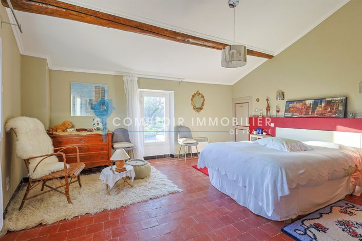 Image No.8-5 Bed House for sale