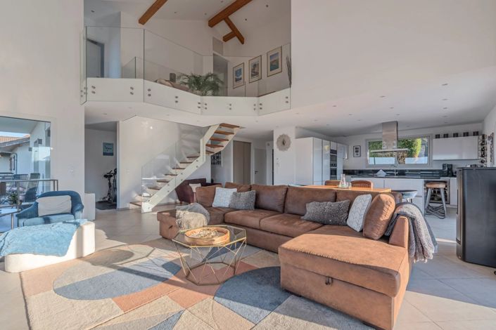 Image No.7-6 Bed House for sale