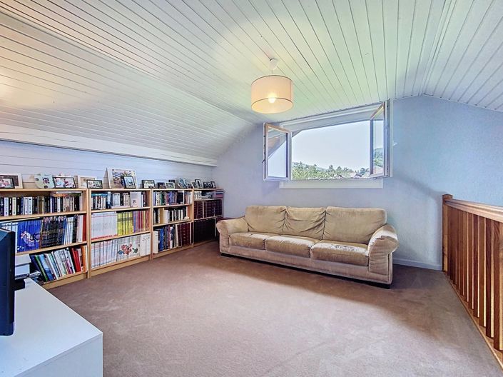 Image No.11-5 Bed House for sale