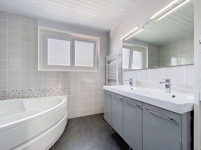 Image No.12-5 Bed House for sale