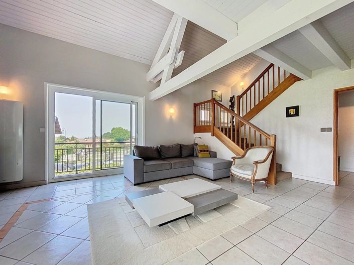 Image No.8-5 Bed House for sale