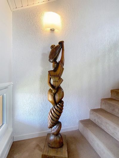 Image No.9-5 Bed House for sale