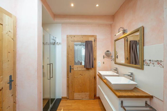 Image No.7-6 Bed House for sale