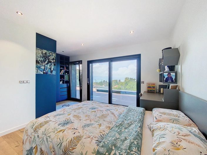 Image No.9-5 Bed House for sale