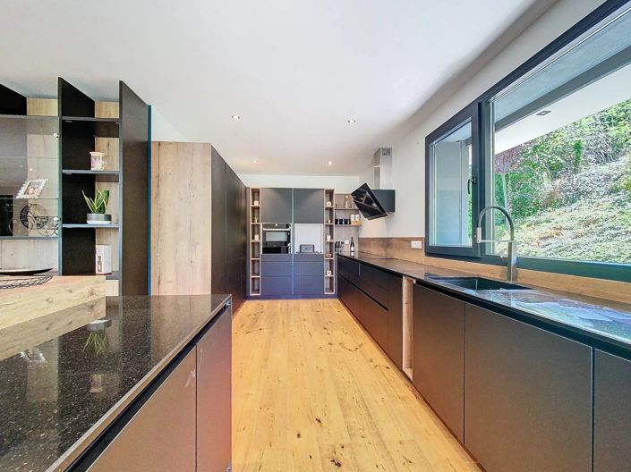 Image No.4-5 Bed House for sale