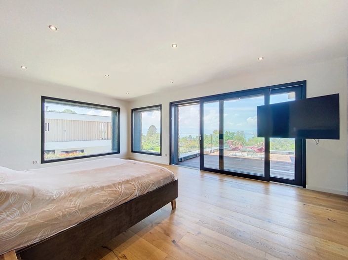 Image No.6-5 Bed House for sale