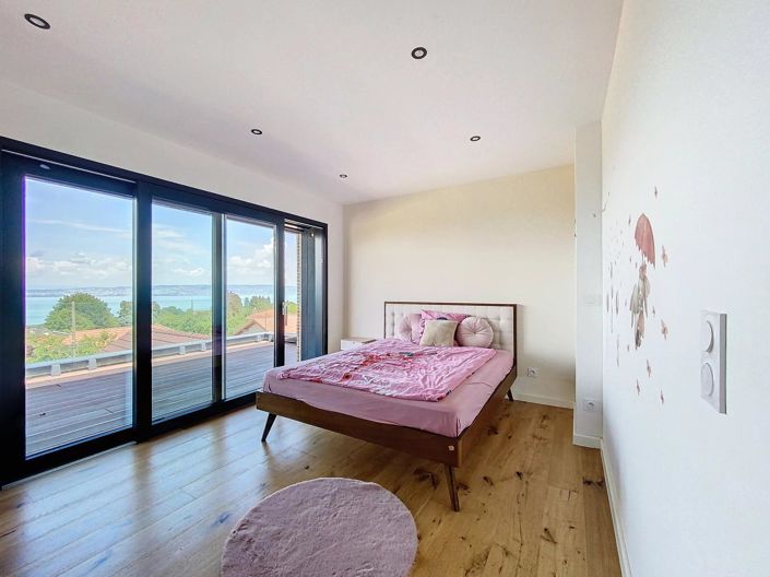 Image No.7-5 Bed House for sale