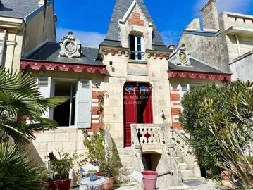 1 - La Rochelle, House