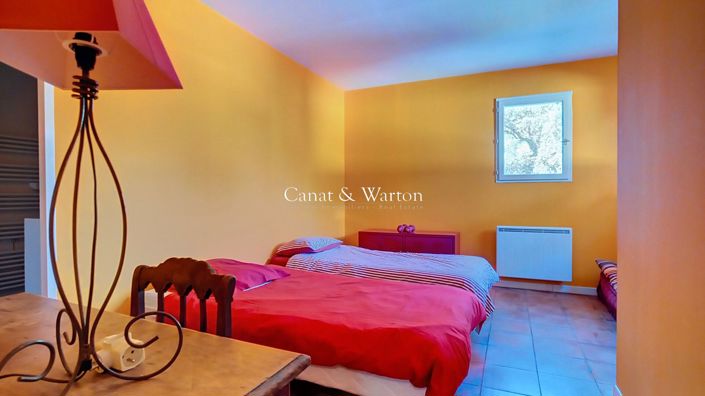Image No.12-5 Bed Property for sale