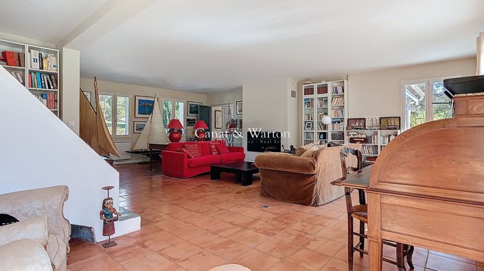 Image No.7-5 Bed Property for sale