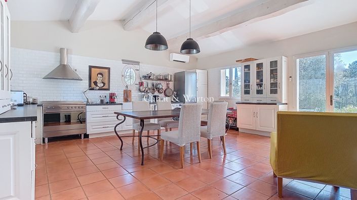 Image No.9-5 Bed Property for sale