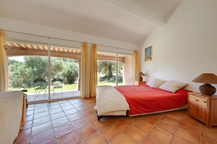 Image No.20-12 Bed House for sale