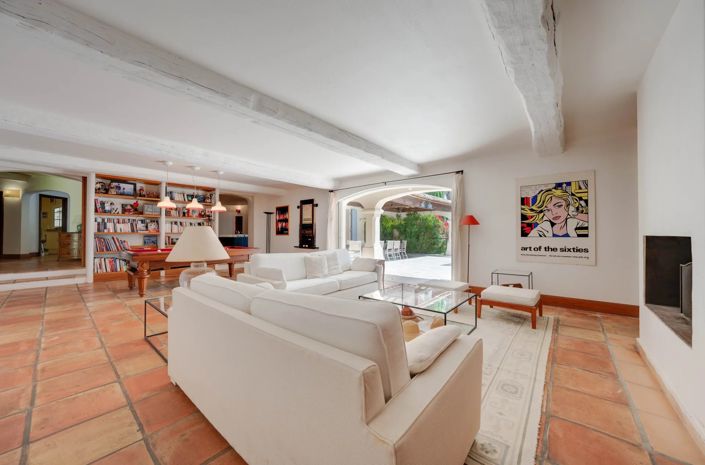 Image No.6-12 Bed House for sale
