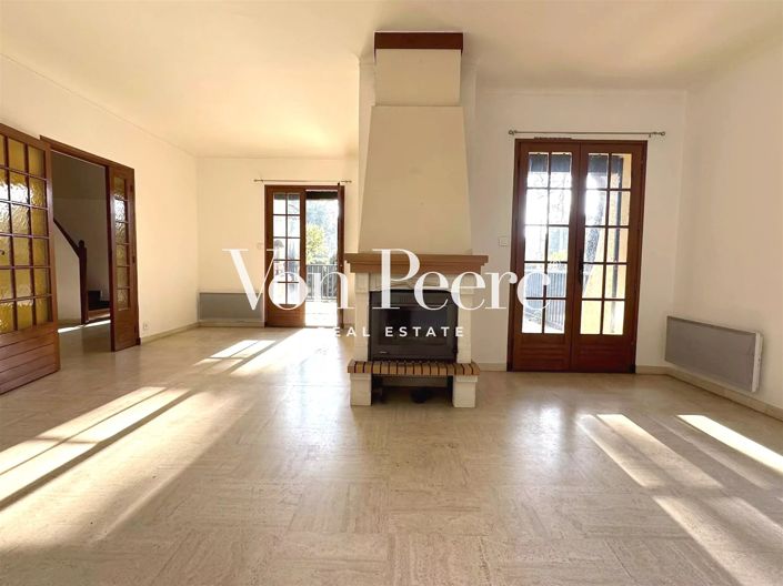Image No.2-4 Bed House for sale