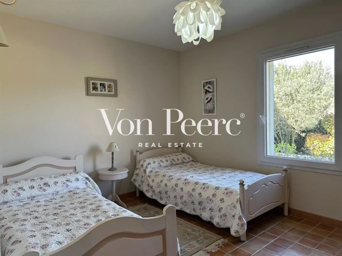 Image No.9-5 Bed House for sale