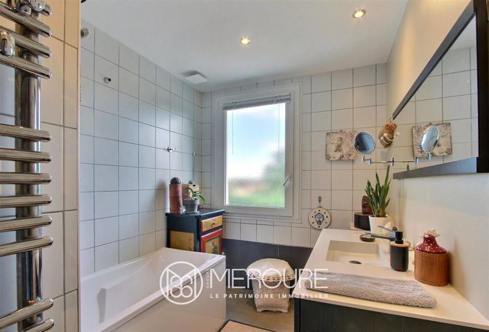 Image No.9-5 Bed House for sale