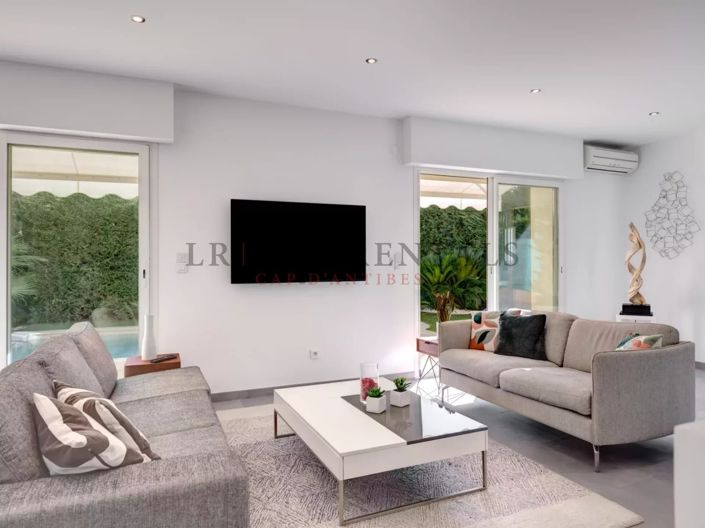Image No.2-4 Bed House for sale
