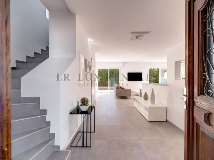 Image No.3-4 Bed House for sale
