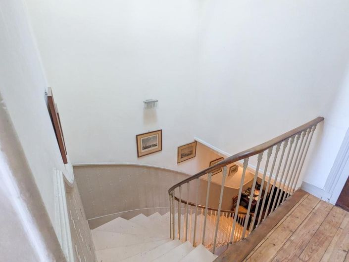 Image No.7-5 Bed House for sale