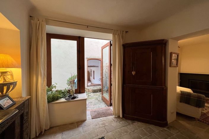 Image No.19-4 Bed House for sale