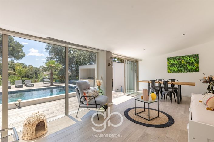 Image No.4-6 Bed House for sale