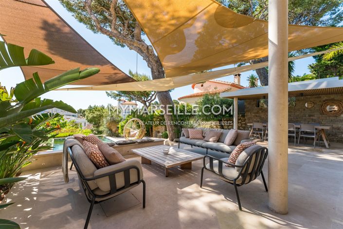 Image No.28-5 Bed Property for sale