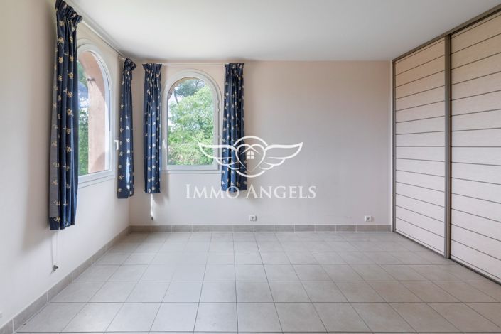 Image No.11-5 Bed House for sale