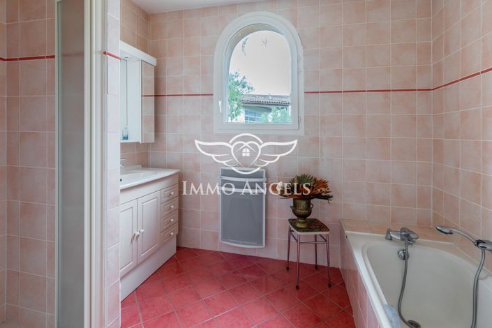 Image No.12-5 Bed House for sale