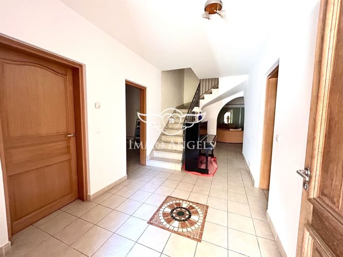 Image No.7-5 Bed House for sale