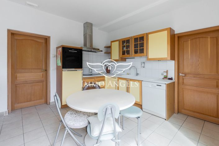 Image No.9-5 Bed House for sale