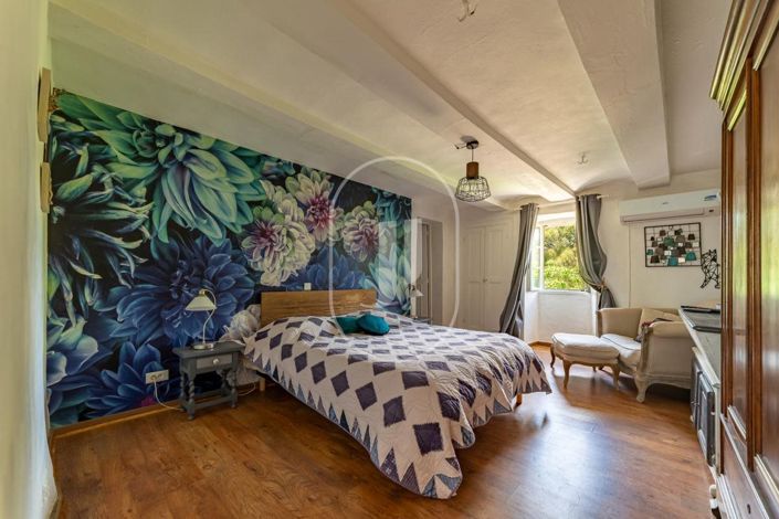 Image No.9-6 Bed House for sale