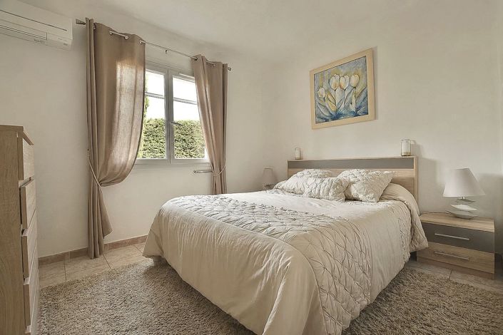 Image No.7-5 Bed House for sale