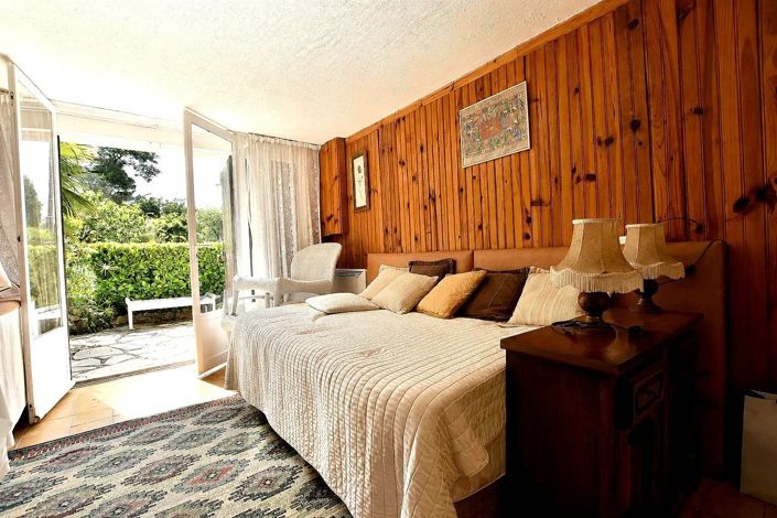 Image No.8-5 Bed House for sale