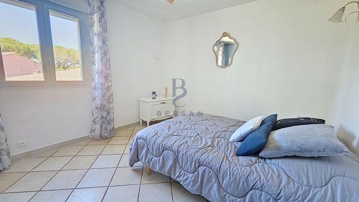 Image No.8-3 Bed House for sale