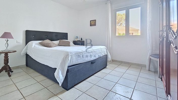 Image No.9-3 Bed House for sale