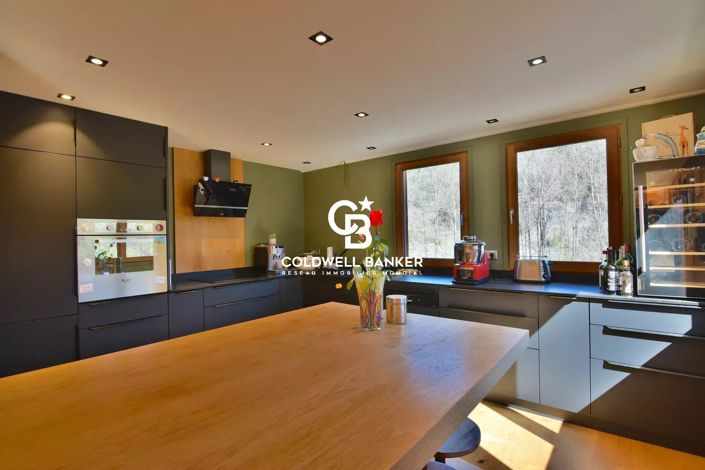 Image No.8-4 Bed House for sale