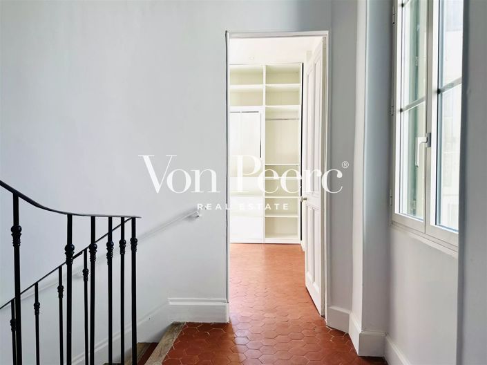 Image No.8-5 Bed House for sale