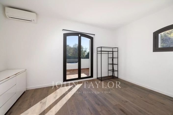 Image No.12-4 Bed House for sale