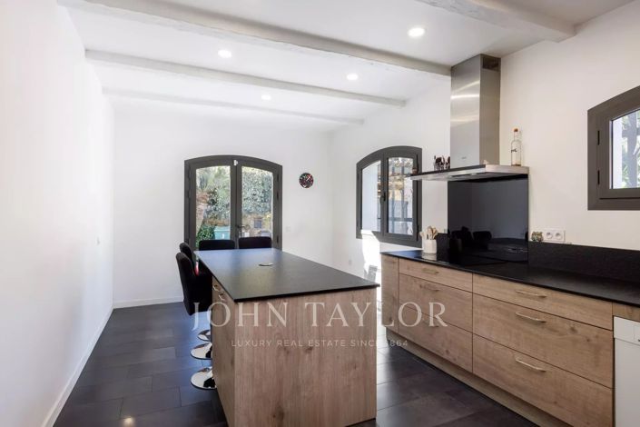Image No.9-4 Bed House for sale